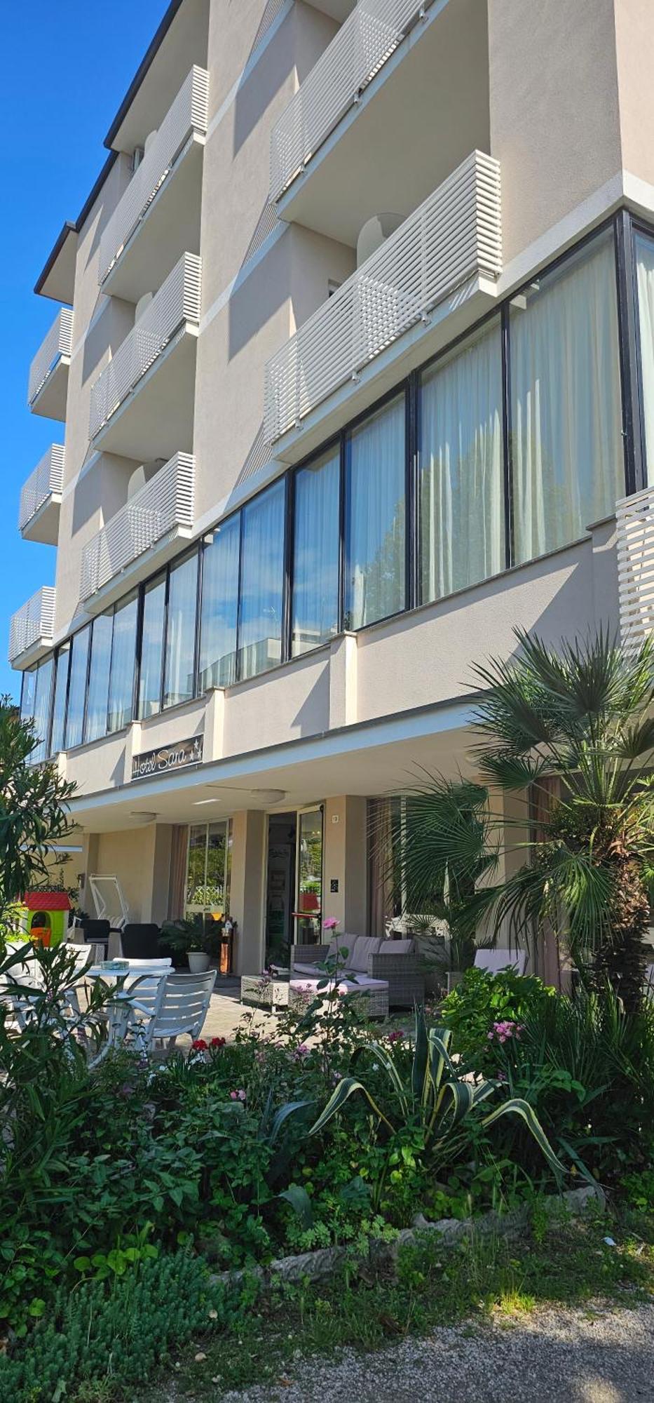 Hotel Sara*** تْشيزيناتيكو المظهر الخارجي الصورة