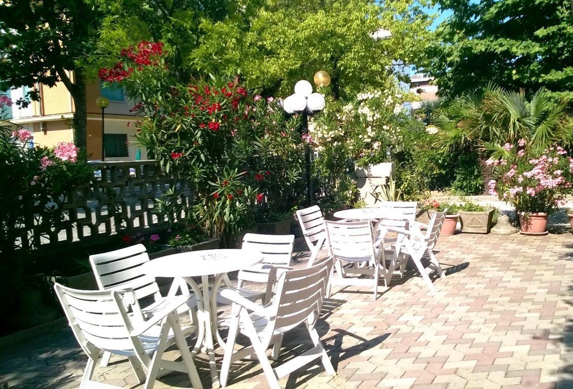Hotel Sara*** تْشيزيناتيكو المظهر الخارجي الصورة