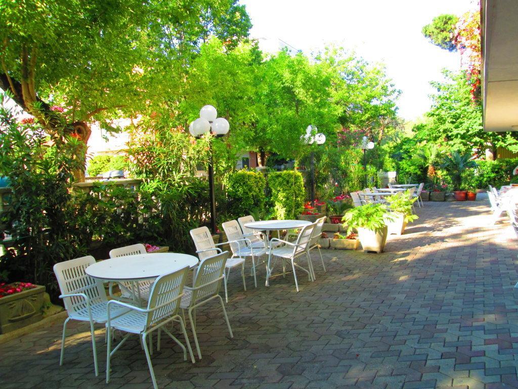 Hotel Sara*** تْشيزيناتيكو المظهر الخارجي الصورة