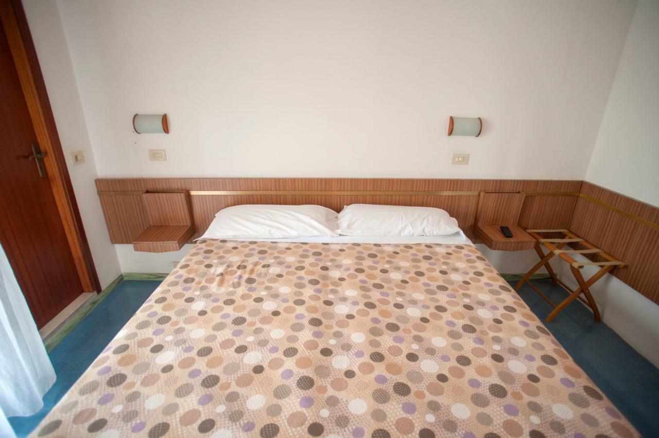 Hotel Sara*** تْشيزيناتيكو المظهر الخارجي الصورة